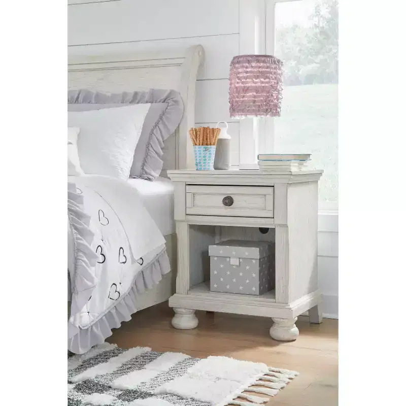Signature Design by Ashley Robbinsdale 1 Drawer Nightstand White: Vintage Style Bedroom Side Table with Storage & Cable Management