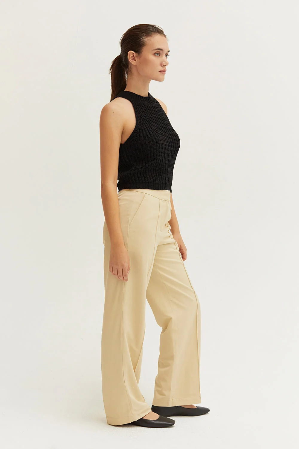 Halter Neckline Sleeveless Knit Top