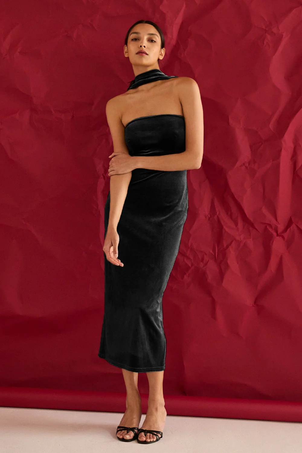 Halter Neck Velvet Tube Midi Dress