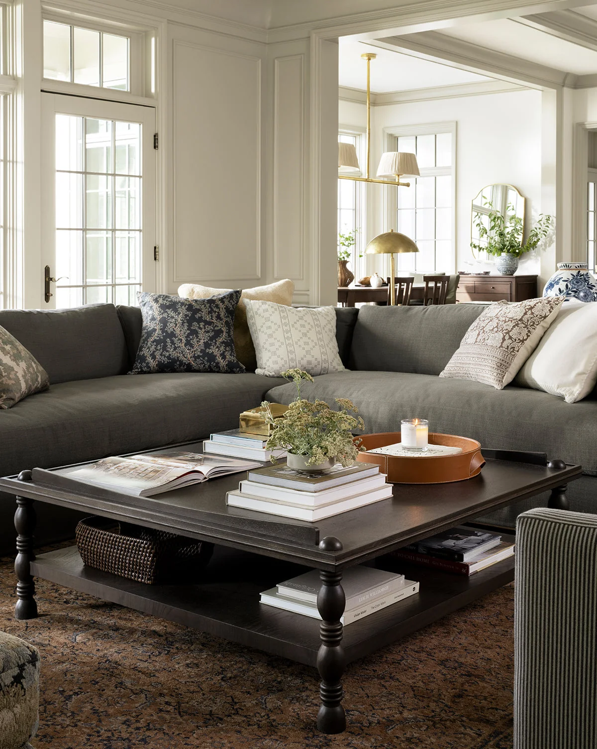 Antique-Inspired Oak Veneer Coffee Table with Two-Tier Storage Design for Living Room