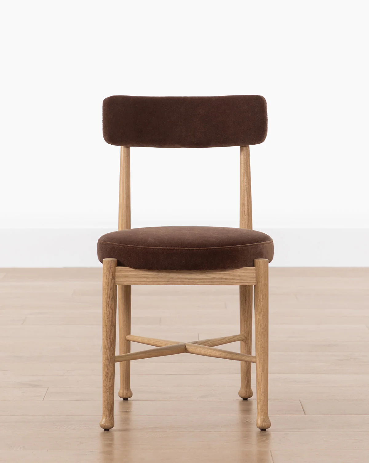 Scandinavian White Oak Dining Chair with Curved Ball Foot & Round Seat for Dining Room