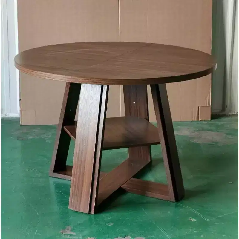 43Round dining table with overlapping edges