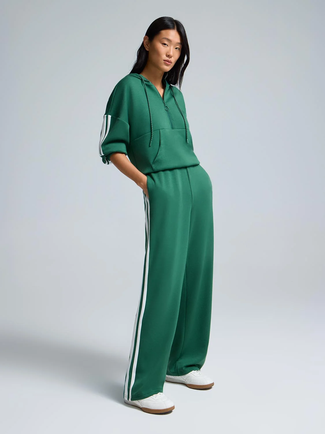 Contrast Stripe Wide-Leg Cloud Fleece Pants