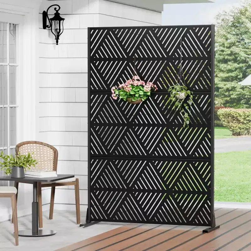Triangular Galvanized Steel Privacy Screen Divider for Indoor and Outdoor Use