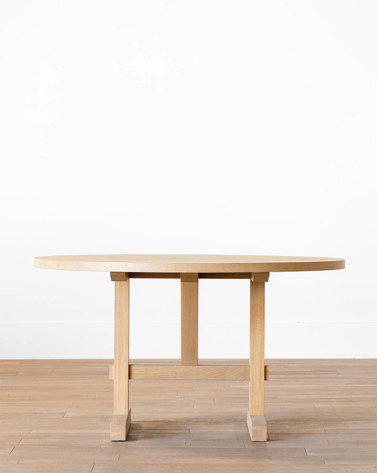 Minimalist Kiln-Dried White Oak Round Dining Table with Mortise & Tenon Joinery for Dining Room