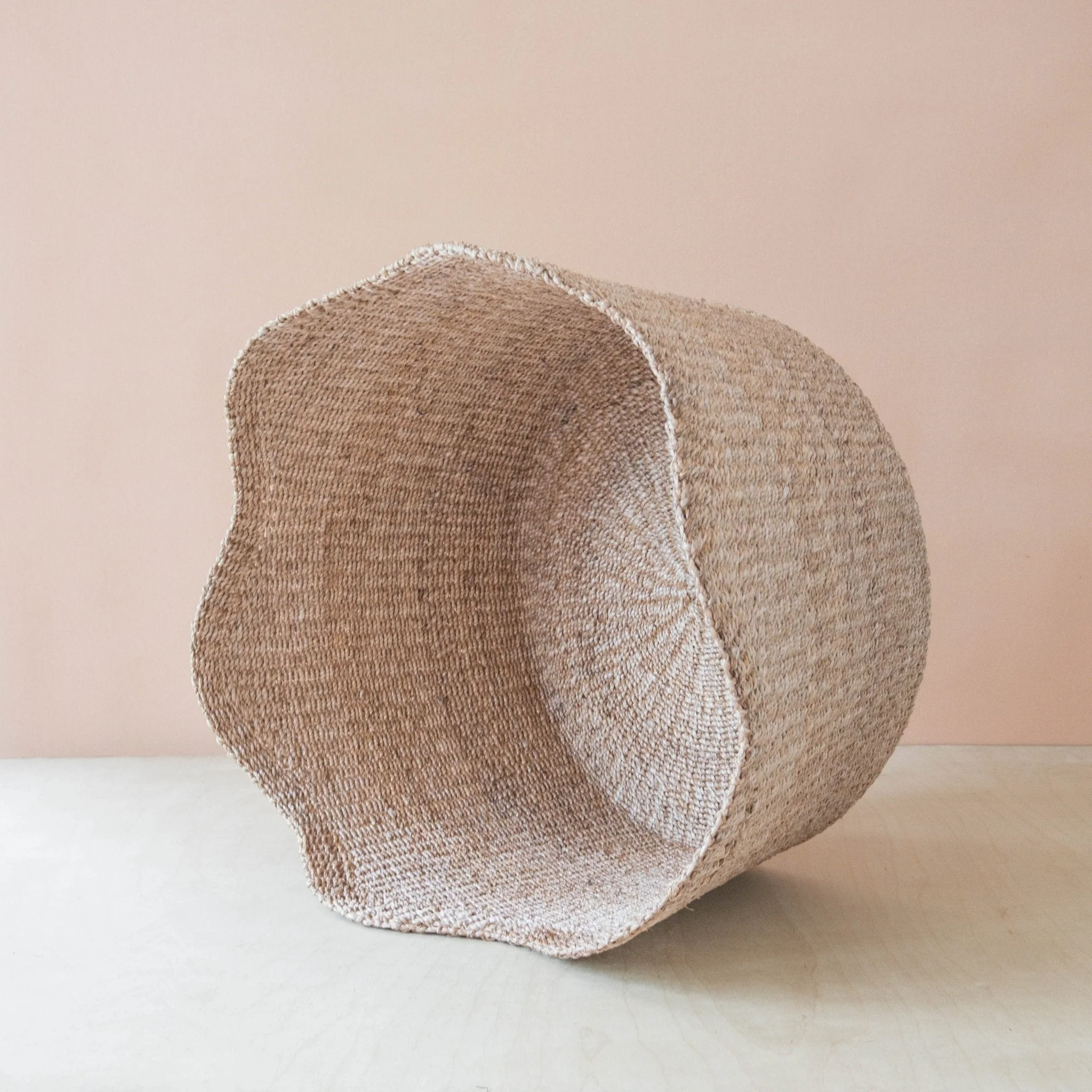 Jumbo Scallop Basket ¨C Natural Handwoven Abaca Basket