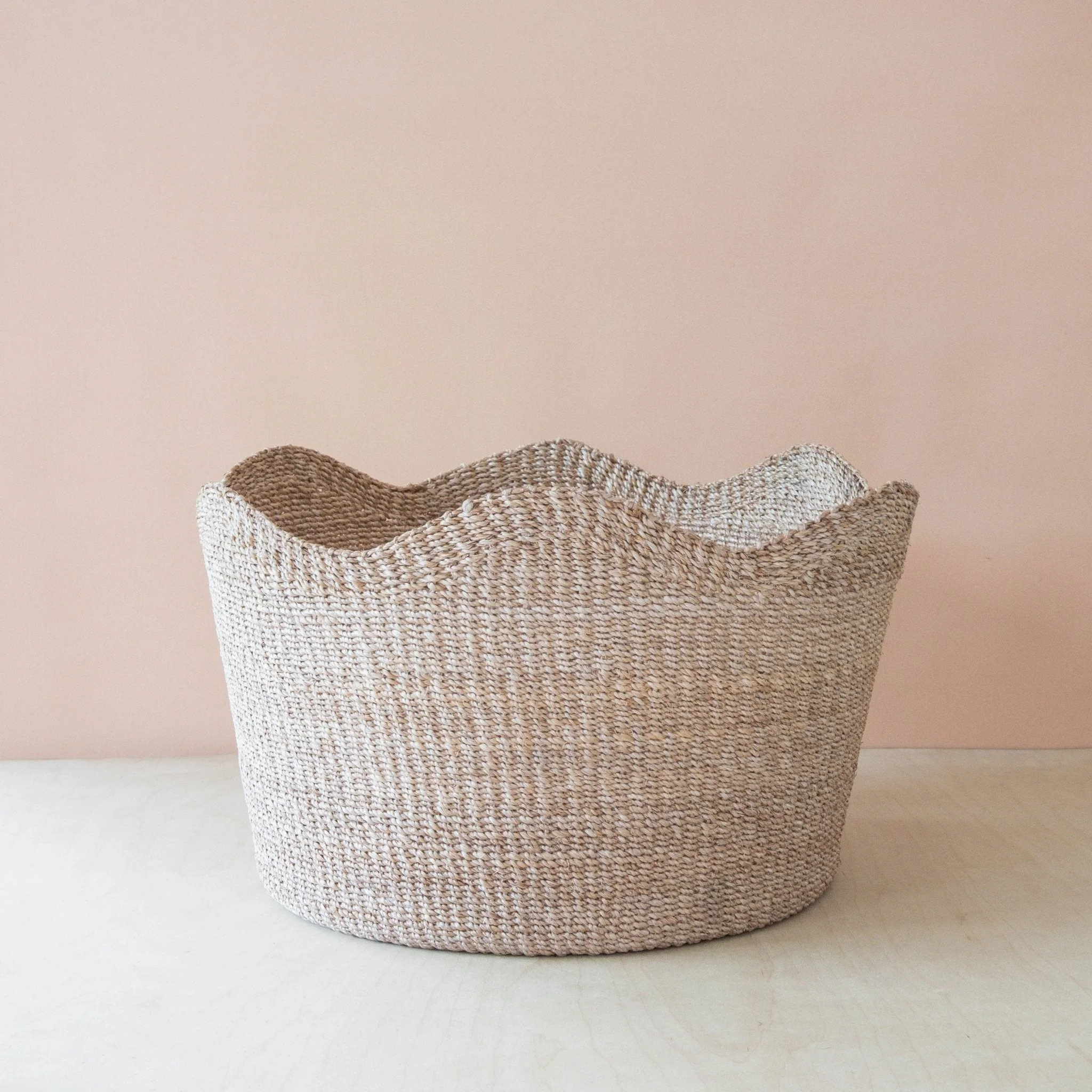 Jumbo Scallop Basket ¨C Natural Handwoven Abaca Basket