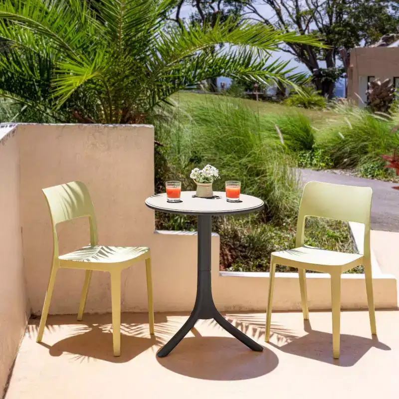 Lagoon Seattle 2-In-1 Round Outdoor Table