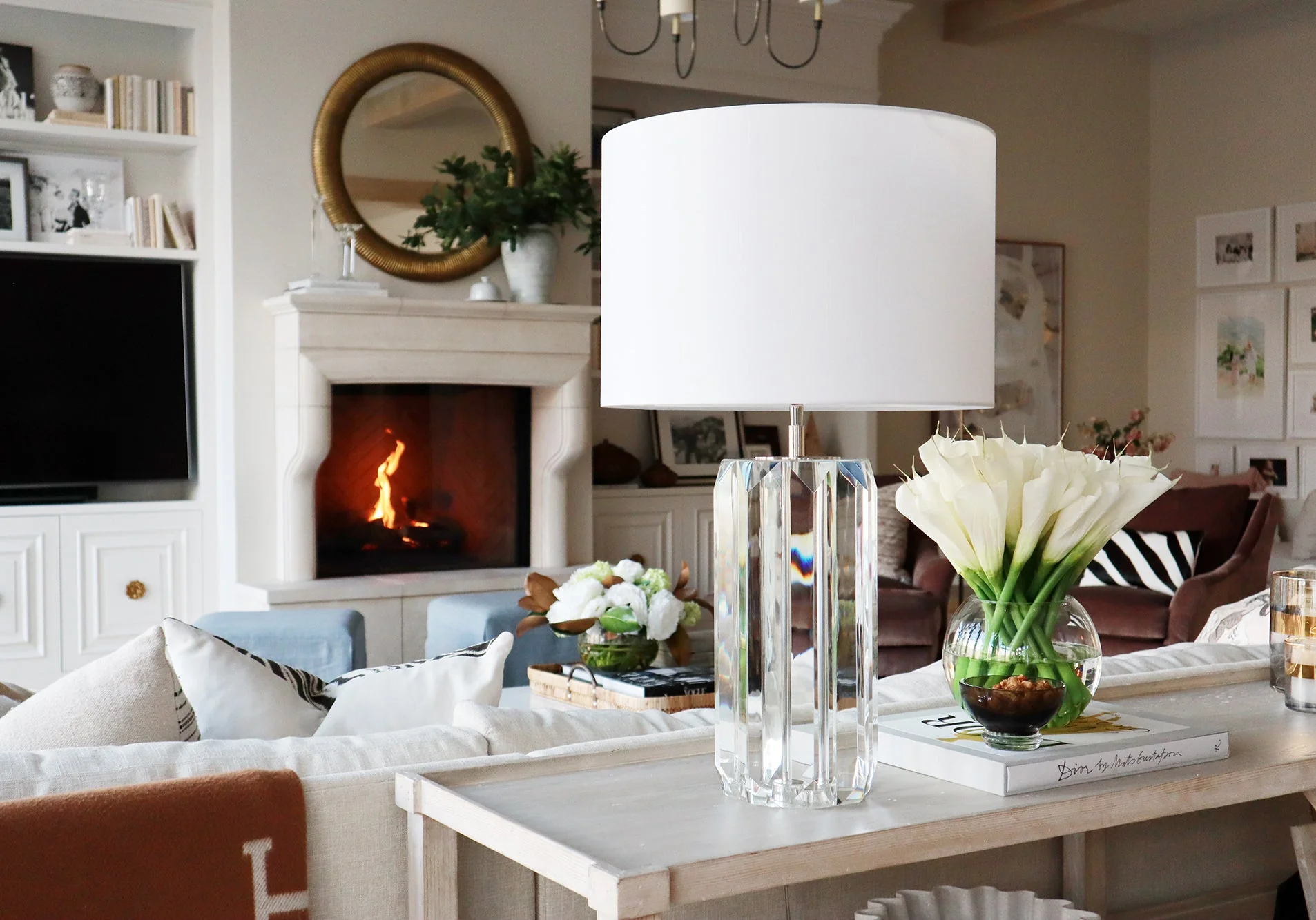 Minimalist Synthetic Glass Lily with Clear Bubble Vase for Dining Room & Living Room