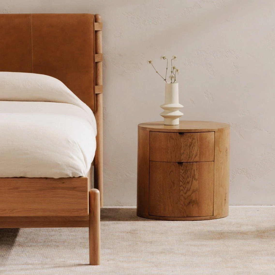 Minimalist Curved Solid Oak 2-Drawer Nightstand with Soft-Close Glides & Metal Pull for Bedroom