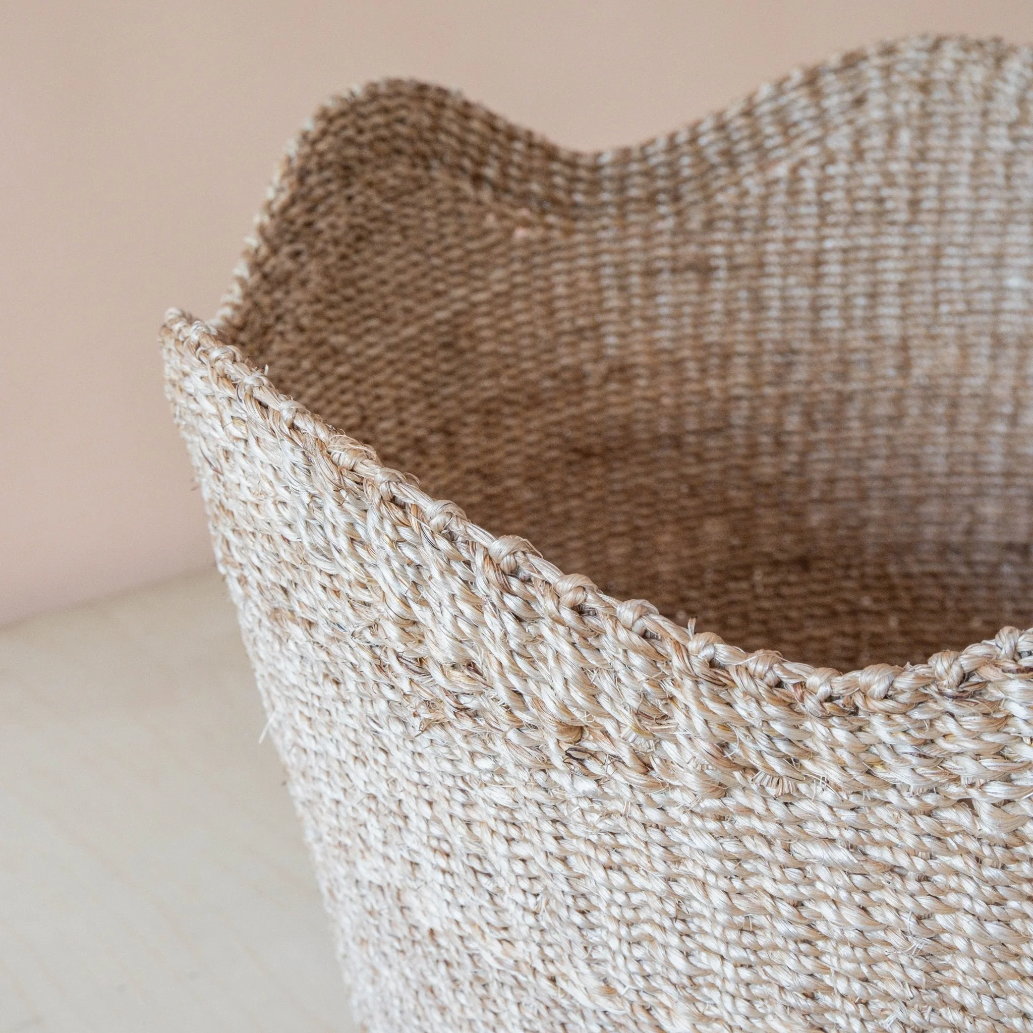 Jumbo Scallop Basket ¨C Natural Handwoven Abaca Basket
