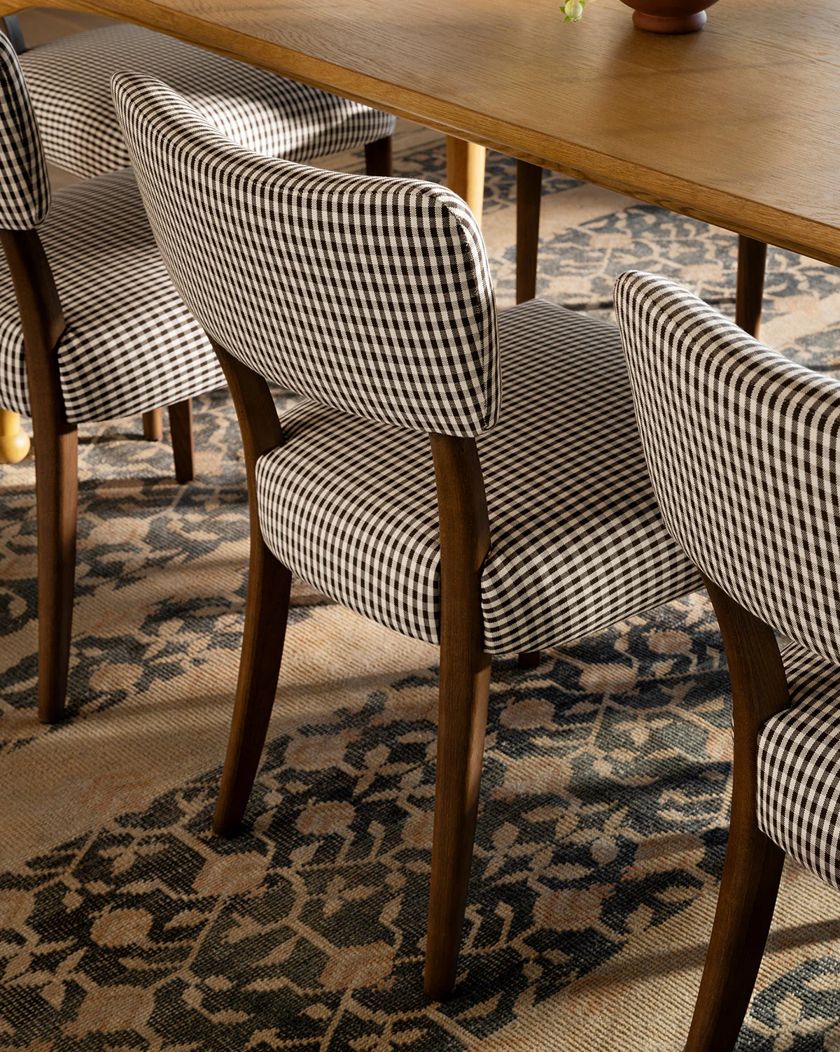 Glam Velvet Dining Chair with Kidney-Shaped Back for Dining Room