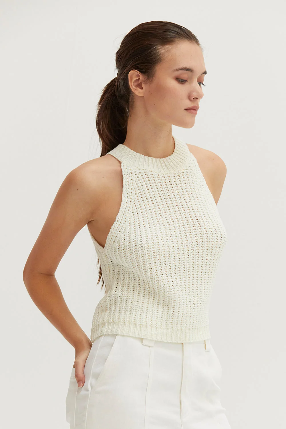 Halter Neckline Sleeveless Knit Top