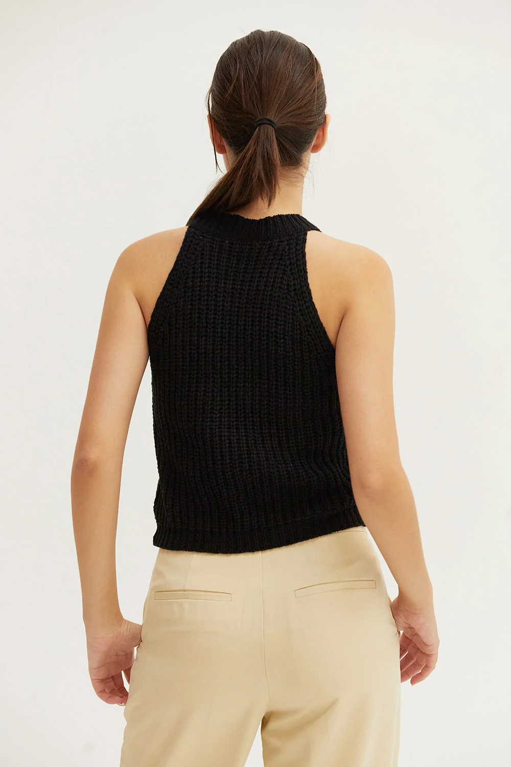 Halter Neckline Sleeveless Knit Top