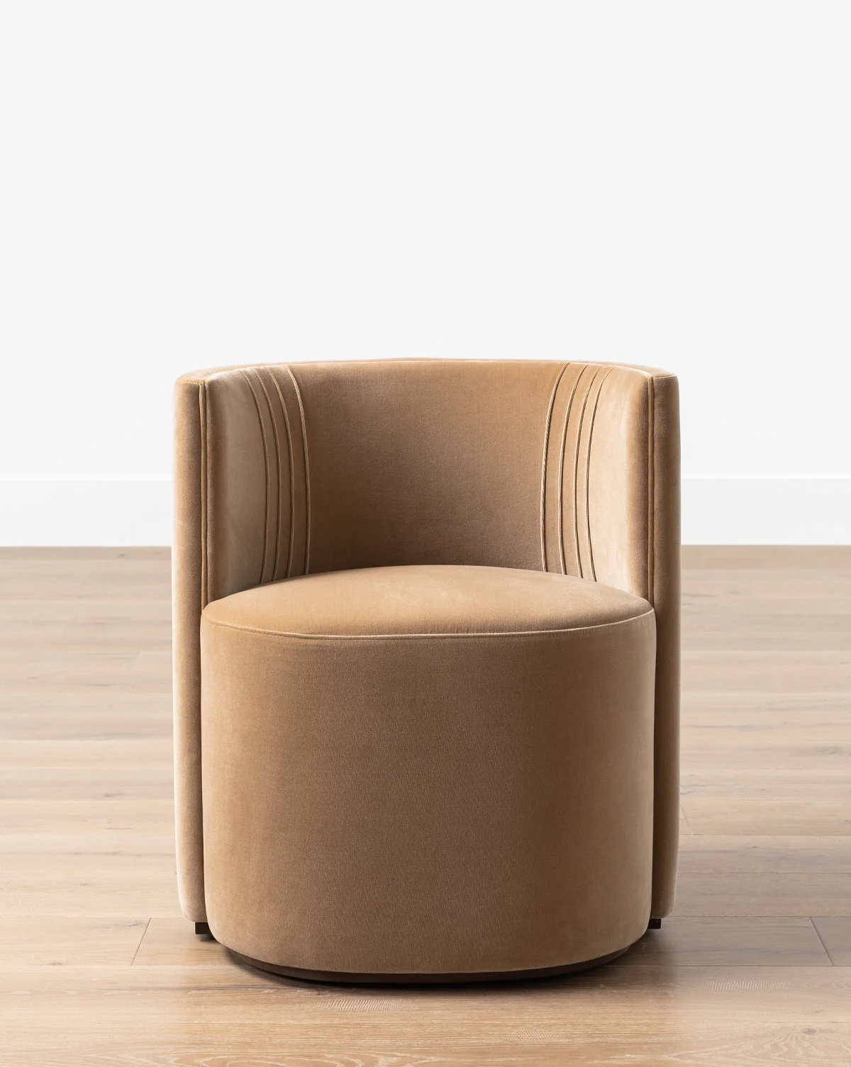 Glam Velvet Dining Chair with Barrel Back & Round Form for Dining Room