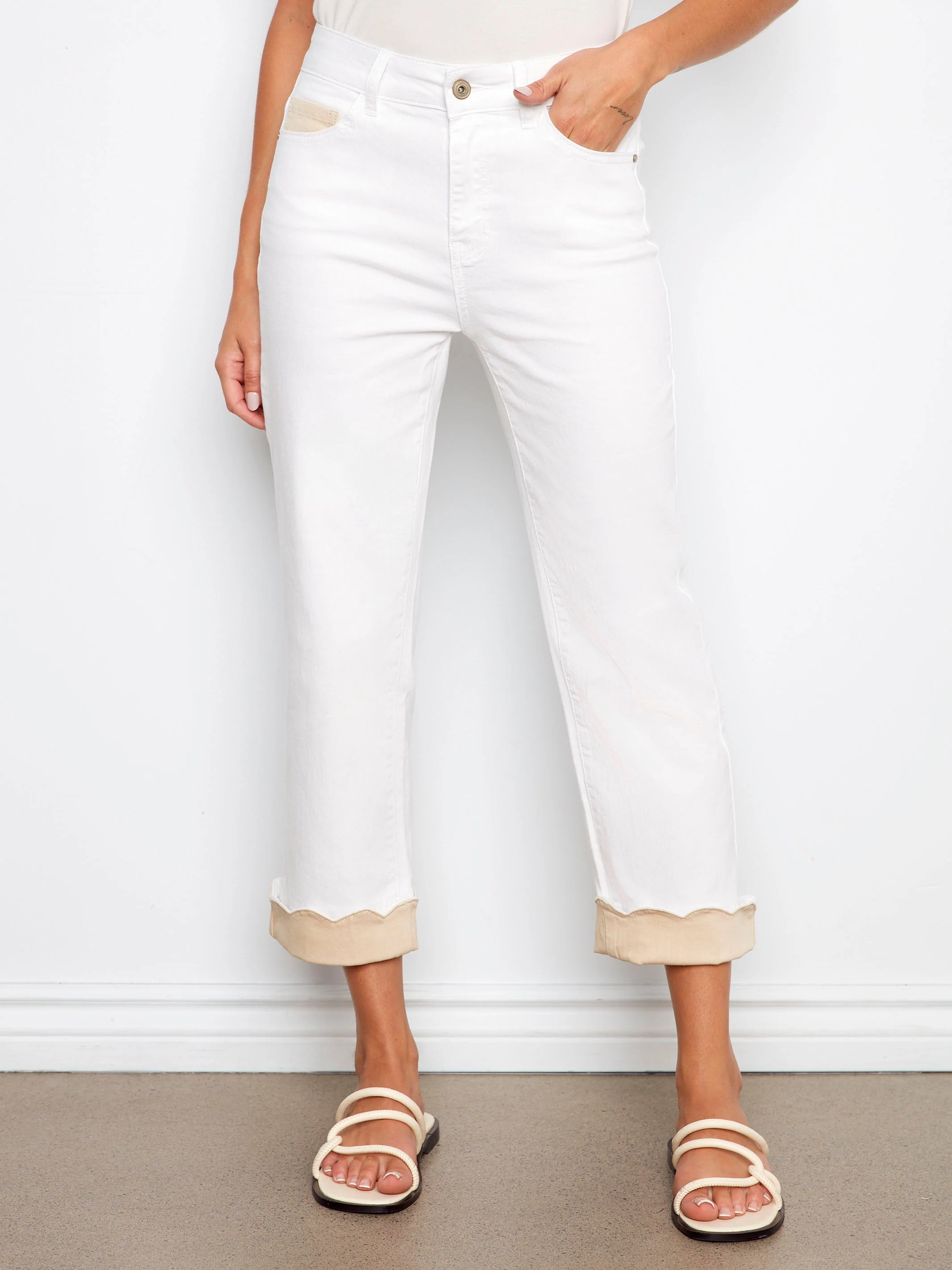 Cropped Twill Jeans With Contrast Scallop Cuff - White